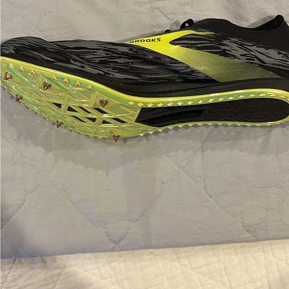 Like new Brooks ELMN8 Sprint Spikes - Picture 2 of 2